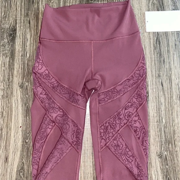 lululemon leggings - mesh, size 2 - Picture 4 of 7